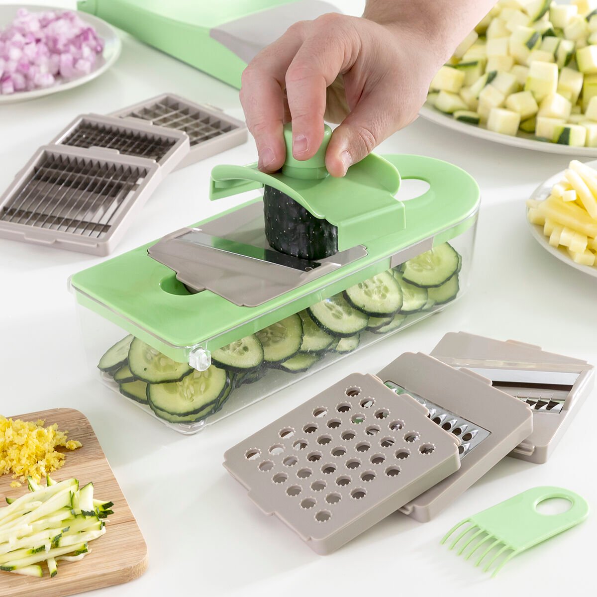 7 in 1 vegetable cutter, grater and mandolin with recipes and accessories Choppie Expert InnovaGoods_8