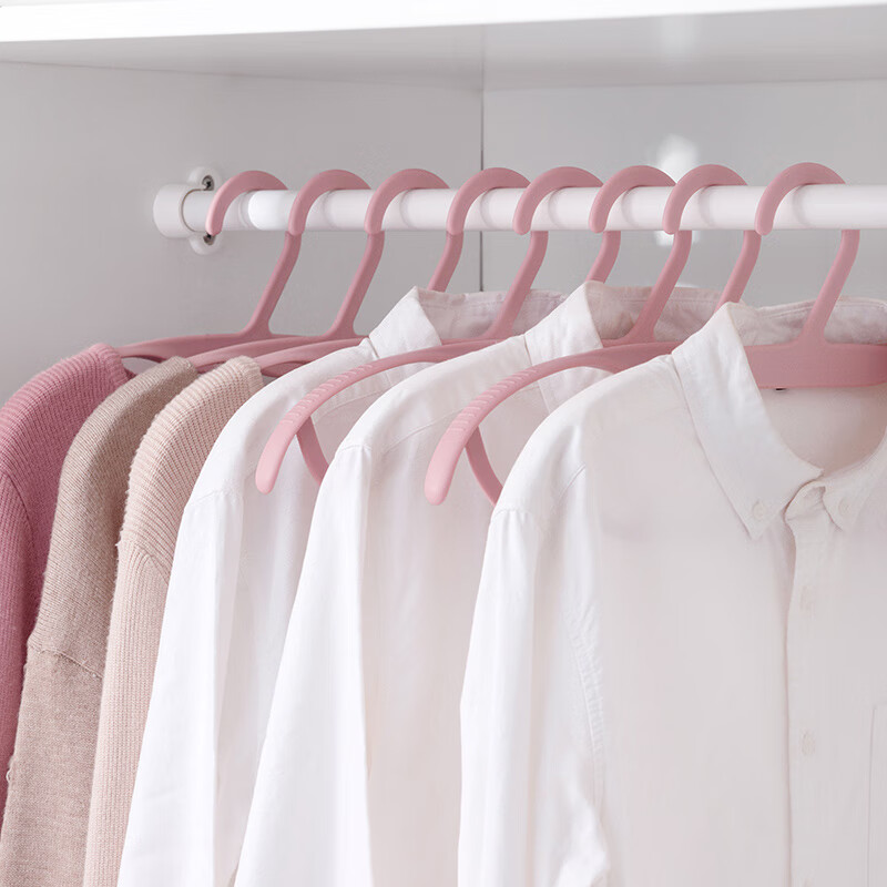 chahua 3-pack wide shoulder plastic hangers for clothes