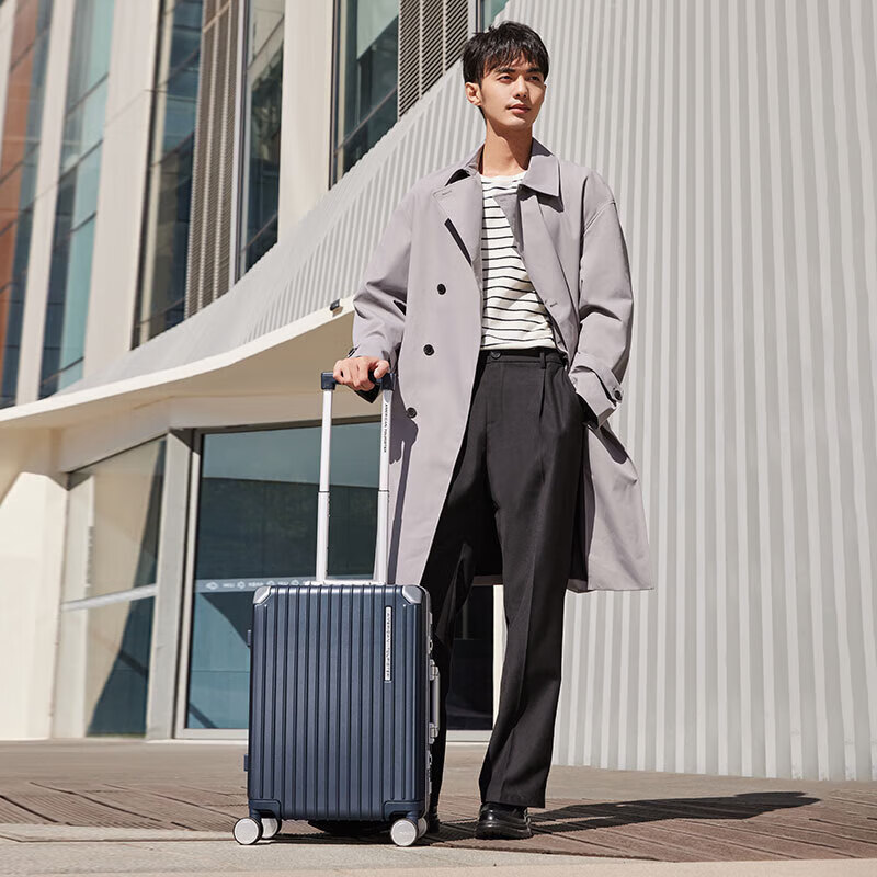 AmericanTourister 20-inch PC Navy Travel Suitcase