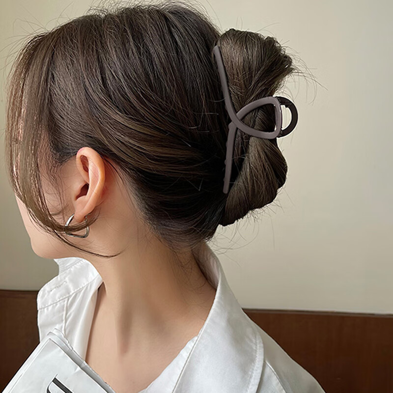 Xiangwan Earth-Tone Frosted Hair Claw Clip for Women