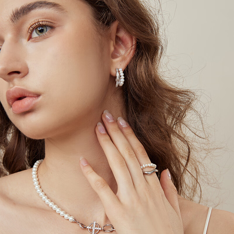 Arsis [Zhang Ruonan's Style] Dazzling Small Stud Earrings for Women