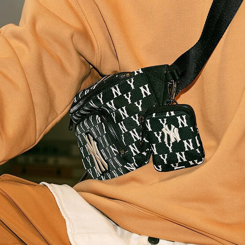 MLB Yankees Black Floral Chest Bag Waist Pack