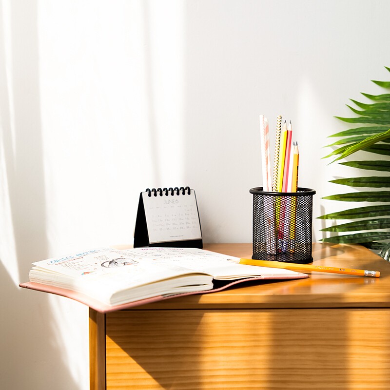 Deli Metal Mesh Round Pen Holder Black 9172