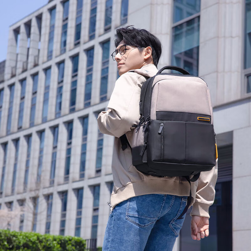AmericanTourister Stylish Backpack for 16" Laptops
