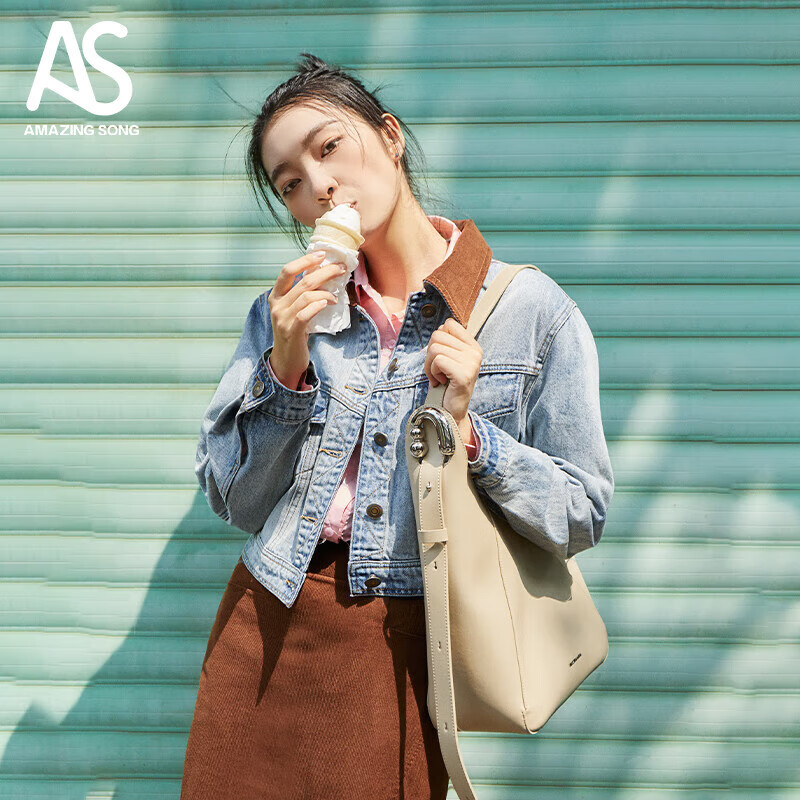 Amazing Song Sleek Tote