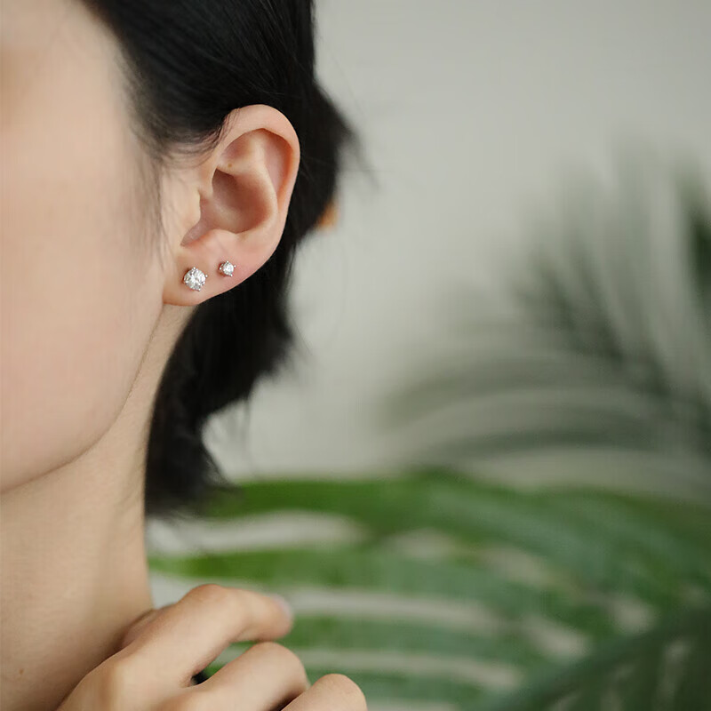 AGATHA Aijiasa Mermaid Tear Silver Stud Earrings