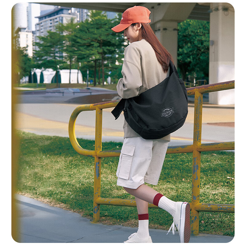 Dickies Men's Multi-Compartment Shoulder Bag