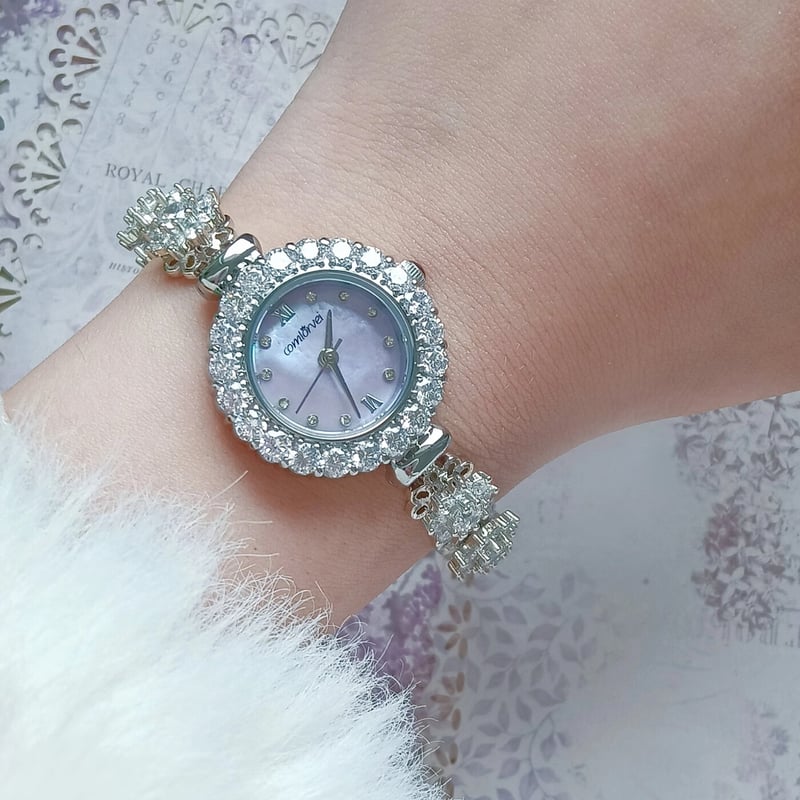 COMLORVEI Rotating Peach Blossom Diamond Watch