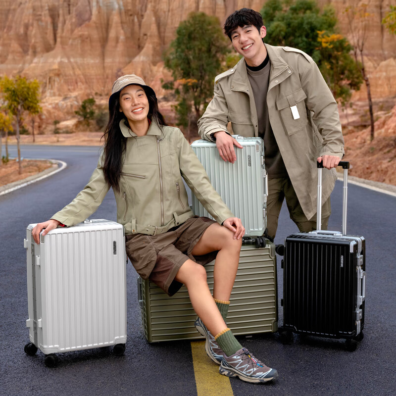 AMERICAN TOURISTER 20-Inch Aluminum Suitcase for Short Trips
