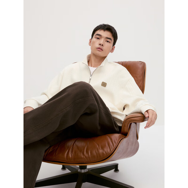 GXG Vintage Embossed Refined Collar Sweatshirt