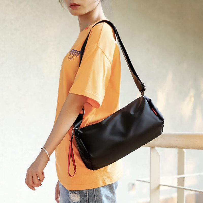 GOLF Lightweight Shoulder Bag for Women