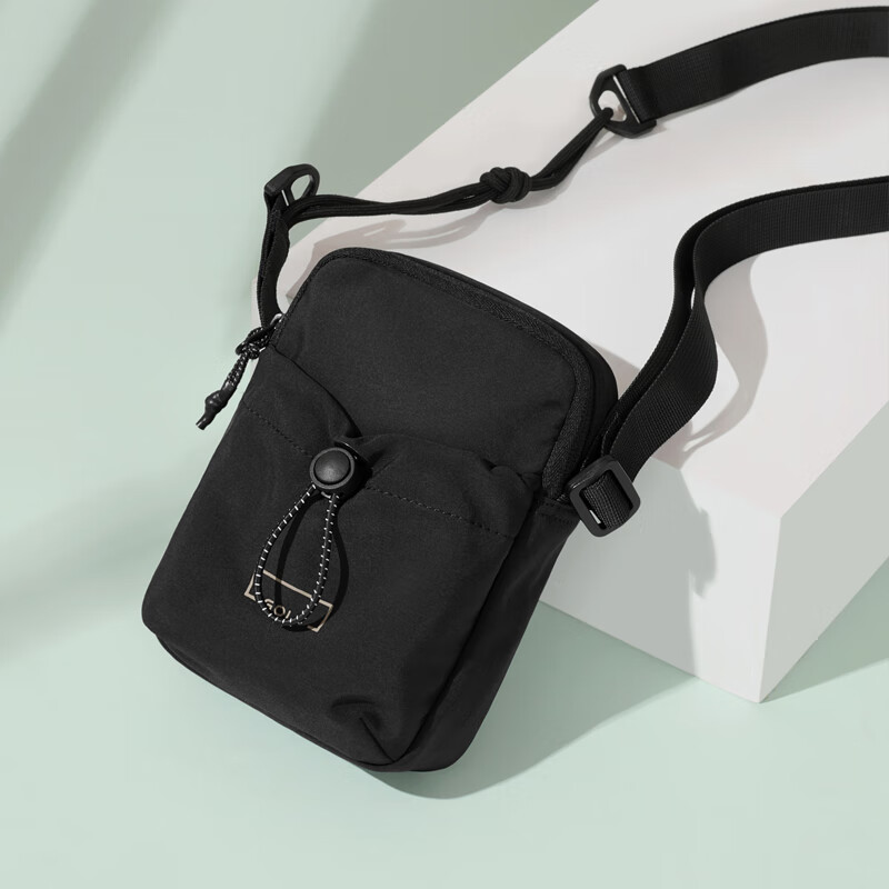 GOLF Men's Water-Resistant Shoulder Bag
