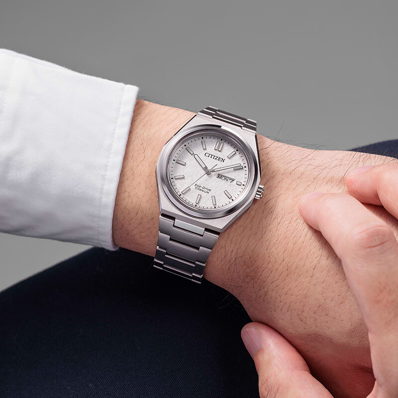 CITIZEN Men's Retro Eco-Drive Watch with Date Display