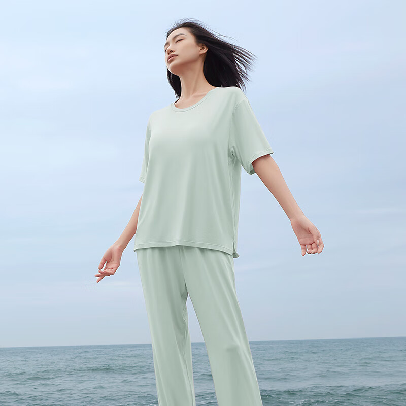 Agentmuse Ultra-Soft Women's Sleepwear with Bra Pads