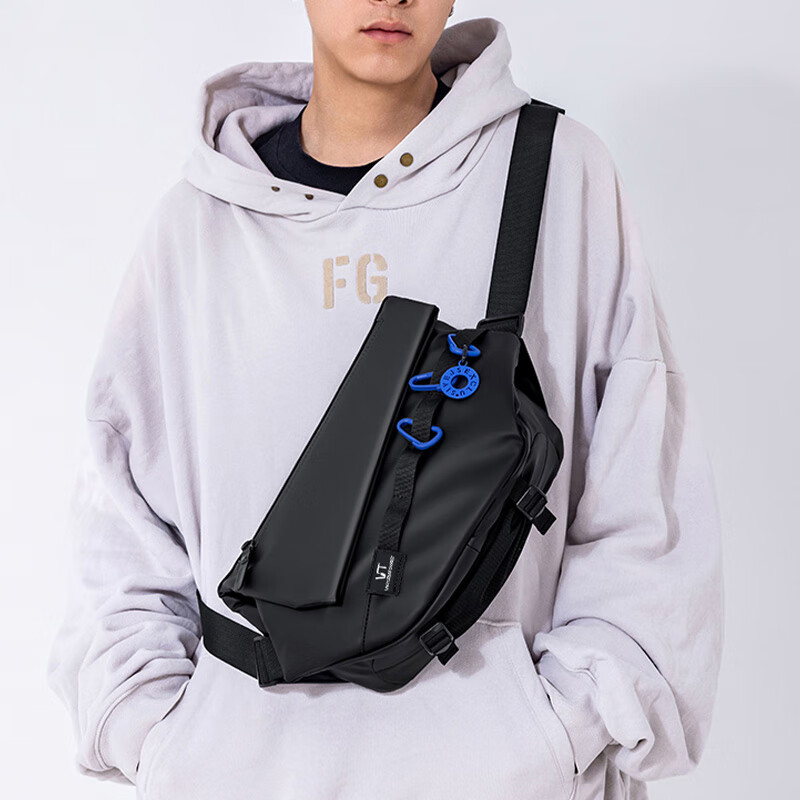 VICTORIATOURIST Men's Sleek Crossbody Bag
