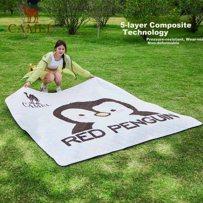CAMEL Red Penguin Picnic Mat
