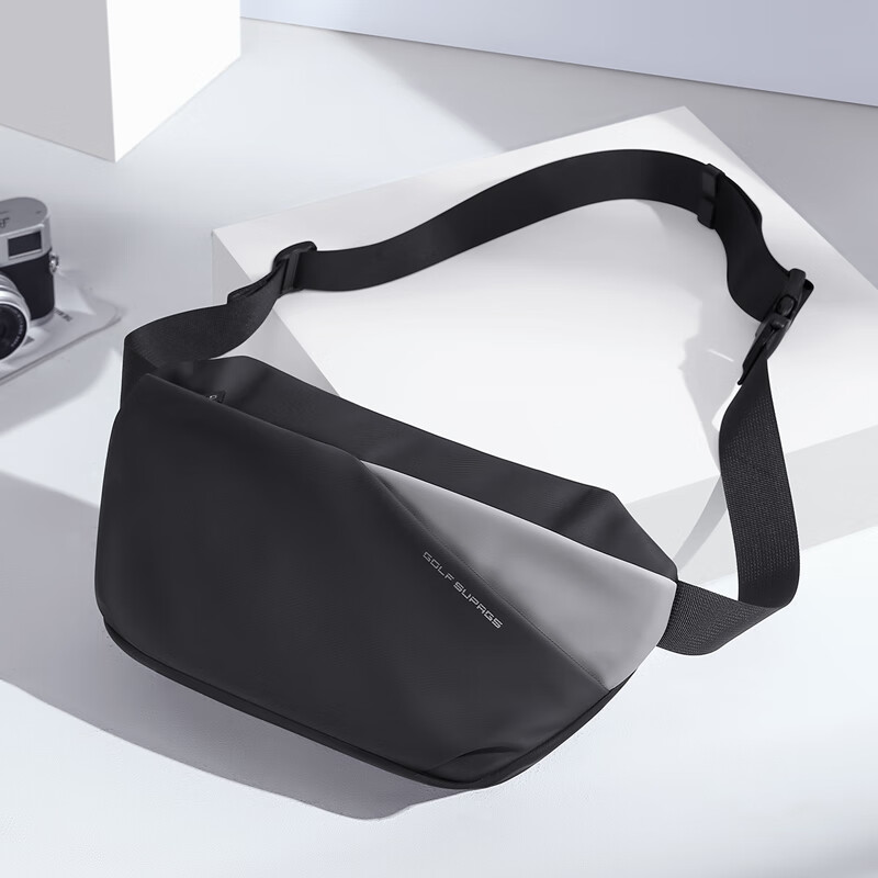 GOLF Chest Bag - Men's Water-Resistant Crossbody