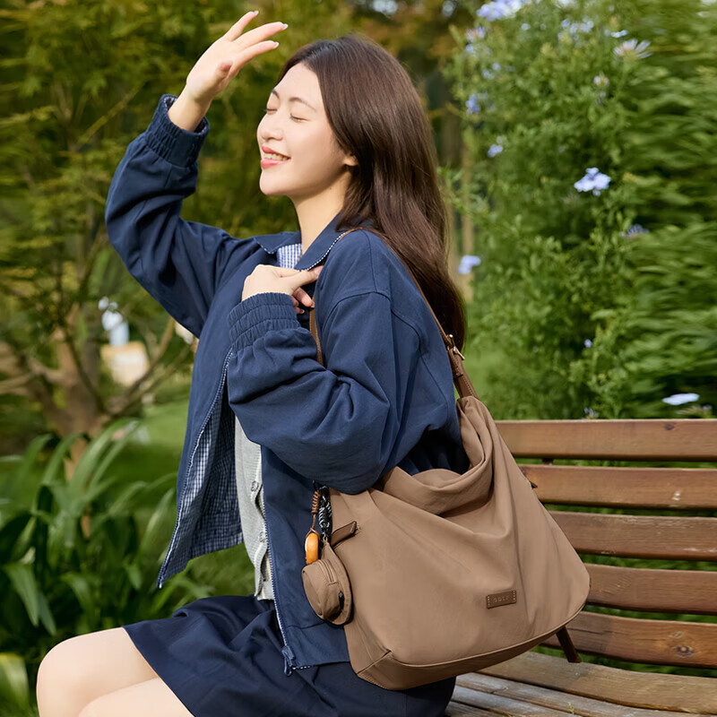 GOLF Women's Single Shoulder Bag - Lightweight & Water-Resistant