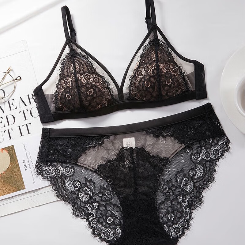 La Chapelle Sexy French Style Thin Triangle Push-Up Bra Set