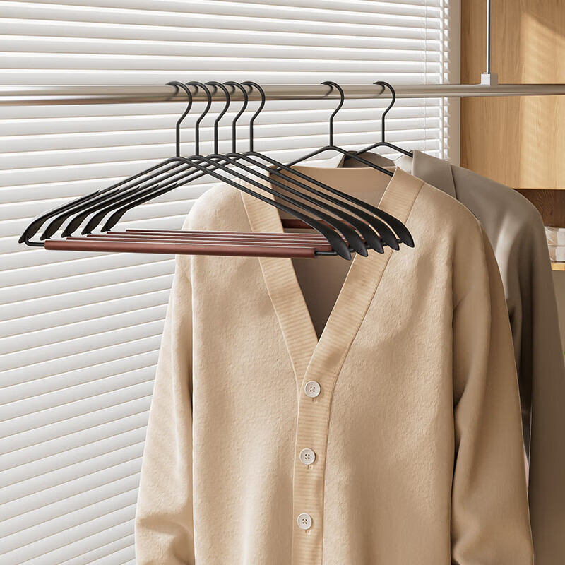 Xingfang Wide-Shoulder Solid Wood Coat Hanger Set