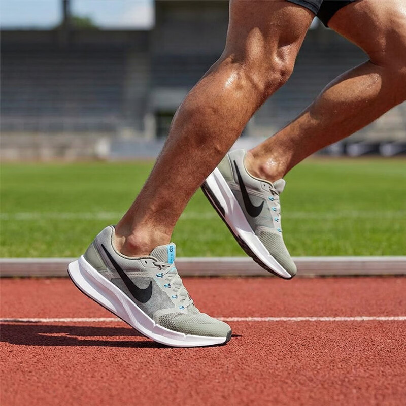 NIKE Men's Run Swift 3 Running Shoes