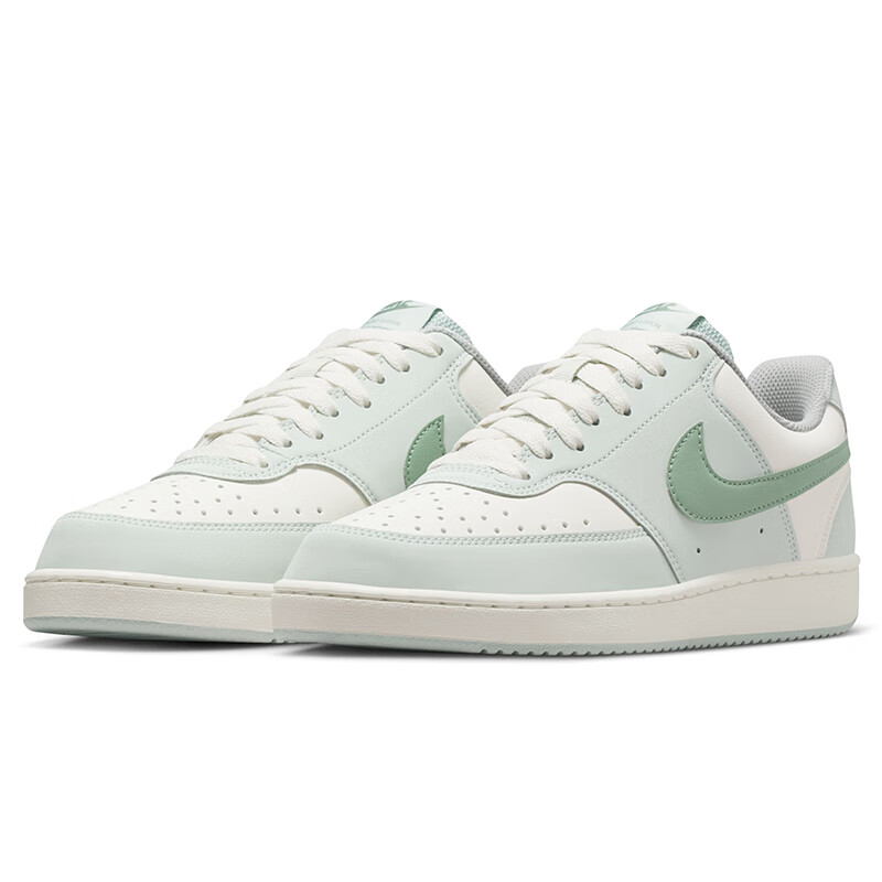 NIKE Women's COURT VISION LO Sneakers