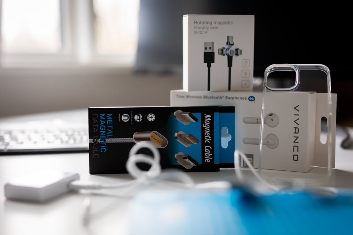 Mobile and tablet accessories for no money - picture