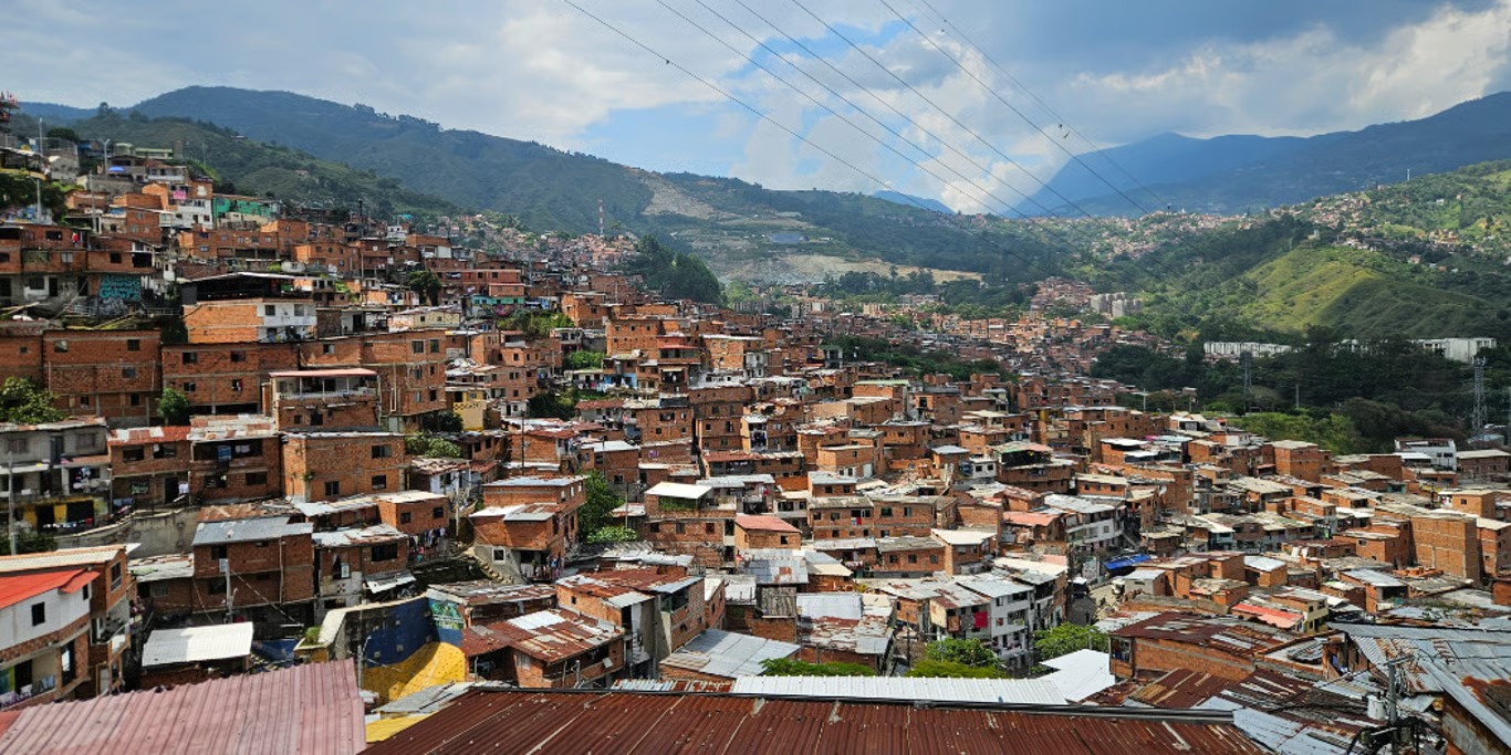 Hillside neighbourhood served by a learning project