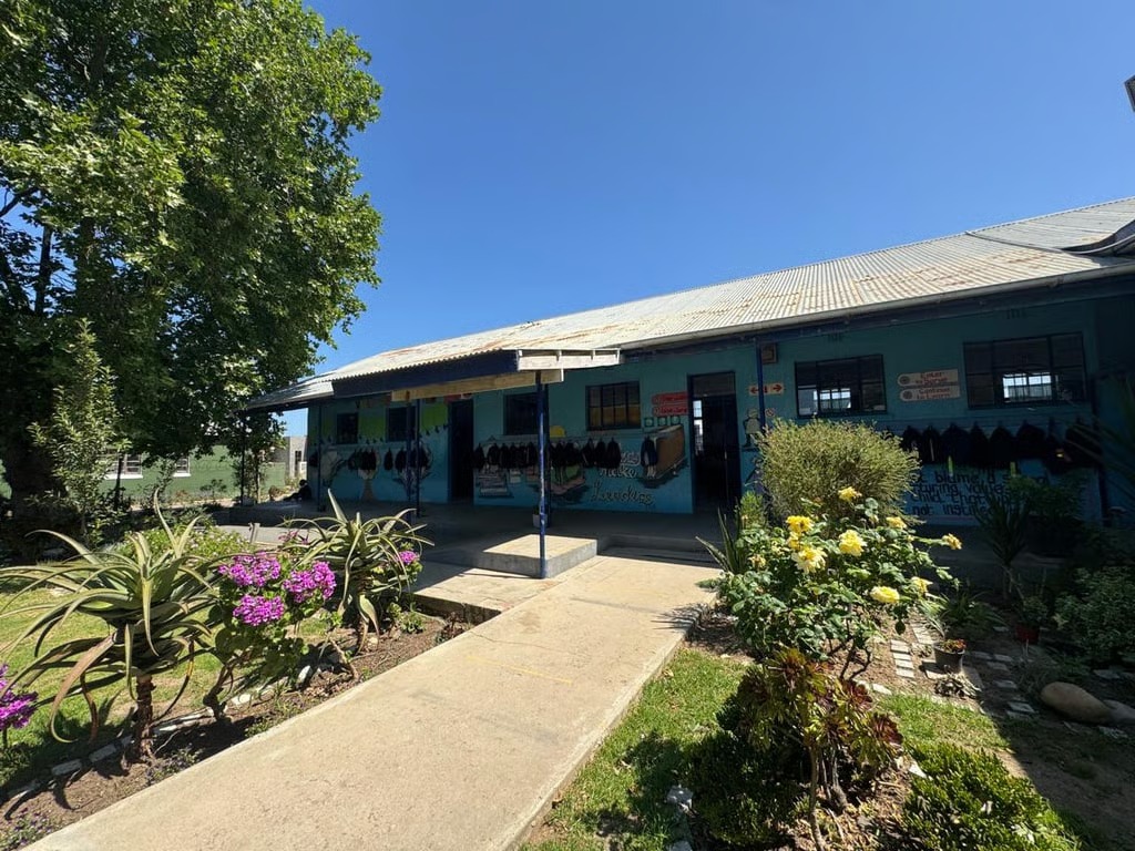 Primary school building with a garden