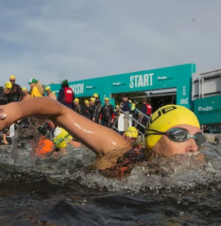 Runners mid-race