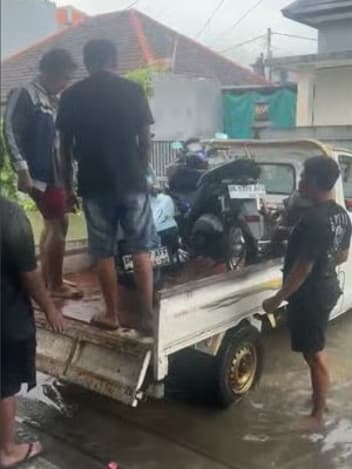 Neighbours moving belongings onto a truck