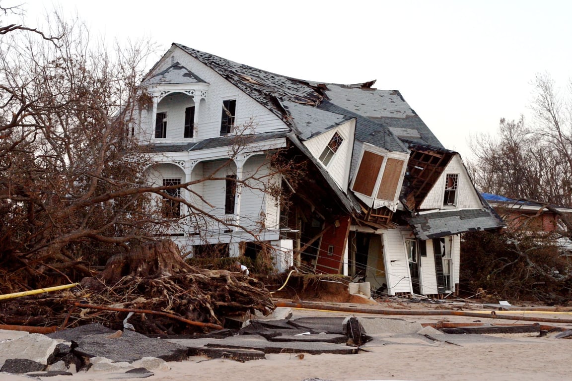how to help victims of hurricane