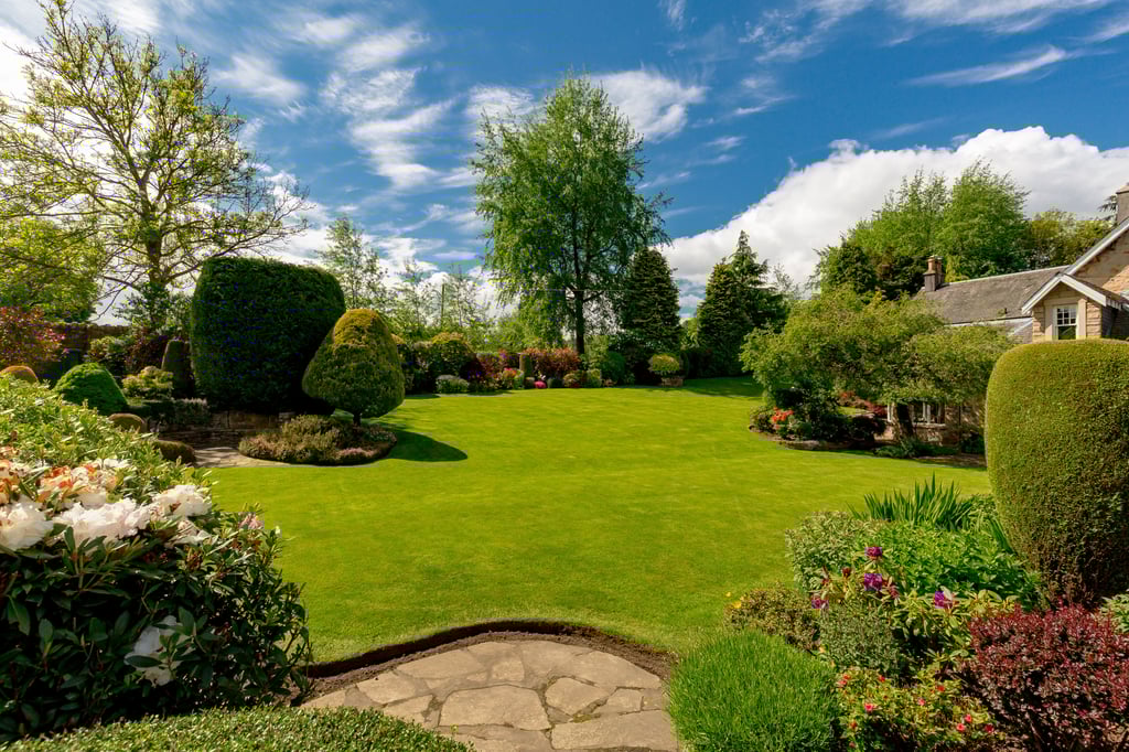 PR photography showcases once in a generation Edinburgh villa with sweeping garden
