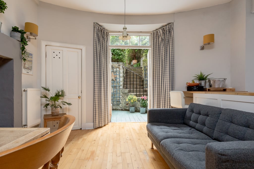 PR Scotland photography features living room of city centre Georgian garden flat