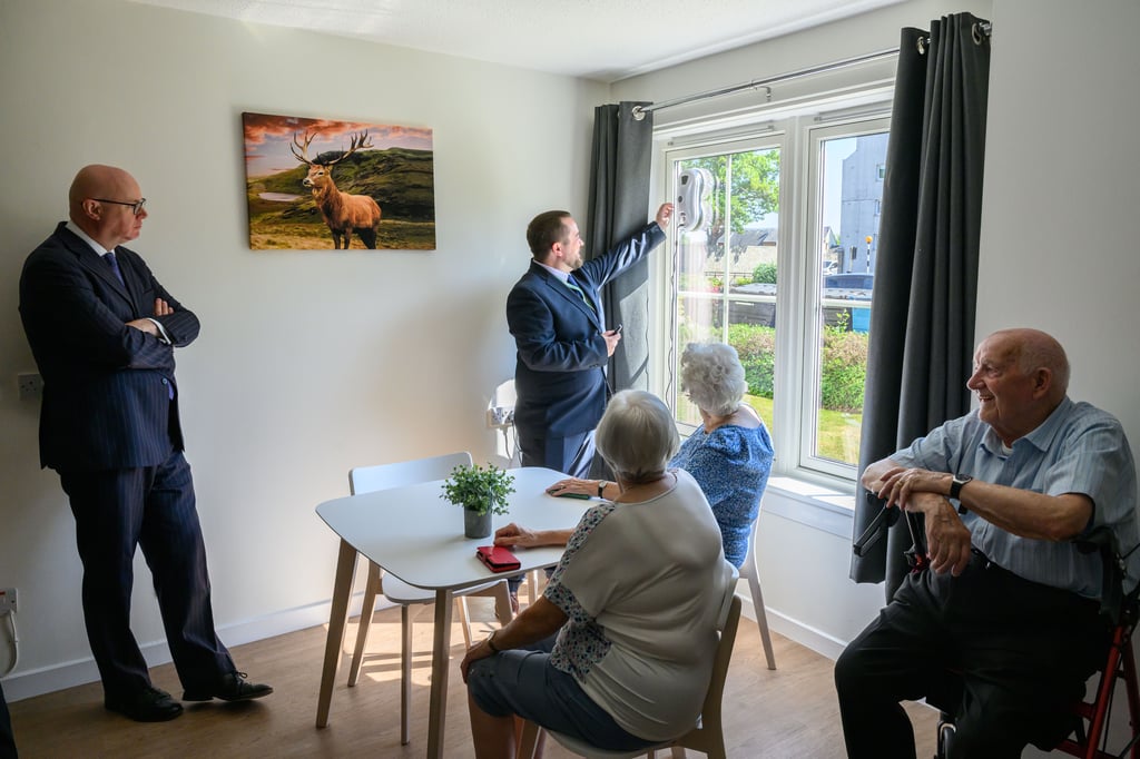 Cabinet Secretary praises cost-effective approach to improving health and independence, housing PR