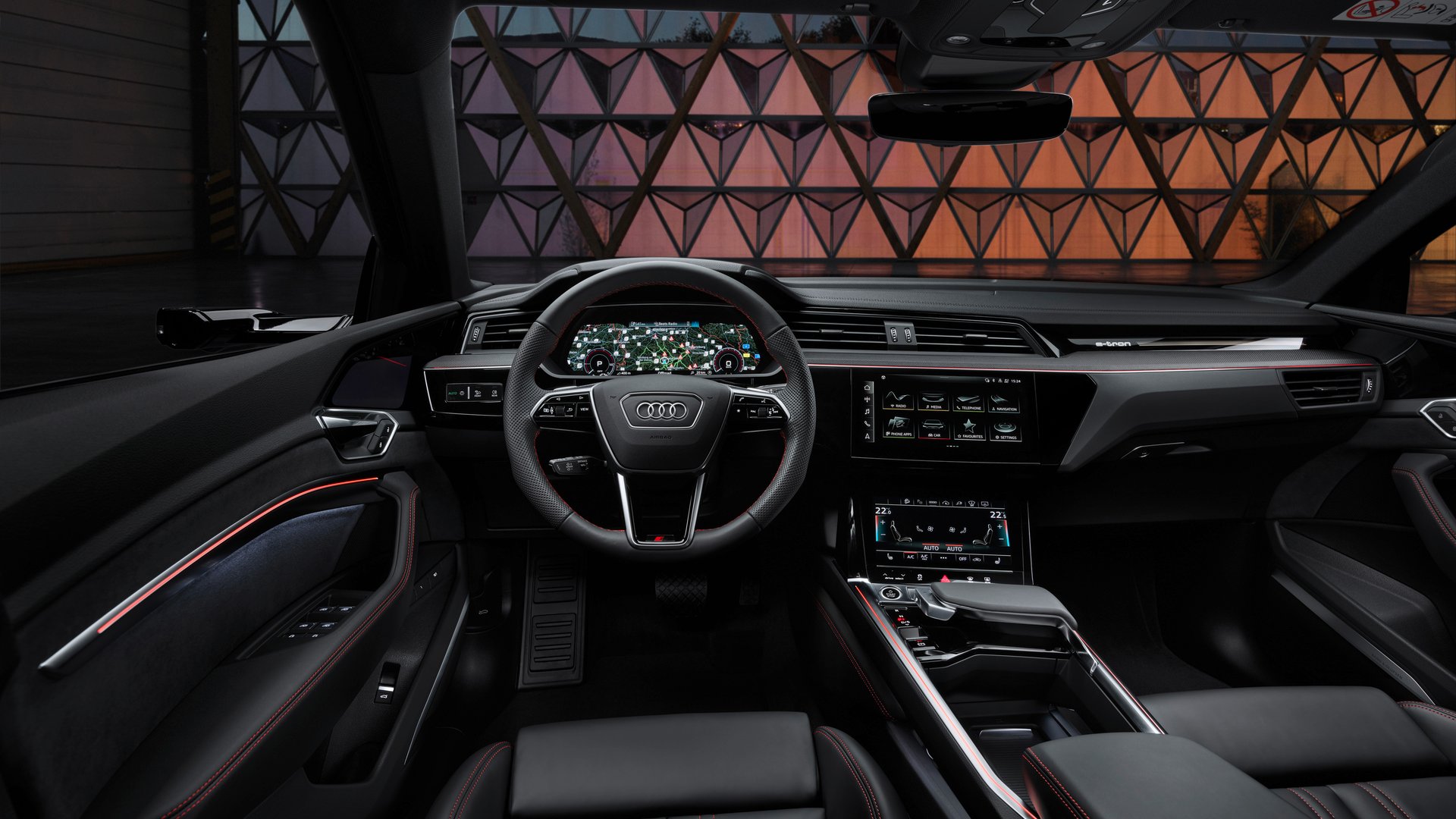 Modern and luxurious interior of the Audi Q8 E-Tron, featuring dual touchscreen MMI system and Audi Virtual Cockpit for an immersive driving experience.