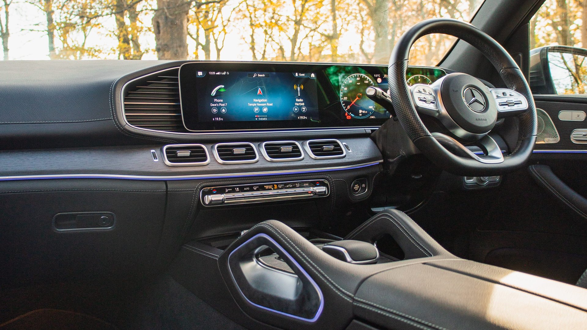 Driver’s perspective of the Mercedes-Benz GLE’s dashboard, featuring the wide infotainment display and advanced controls, emphasising technology in a Mercedes-Benz GLE review.