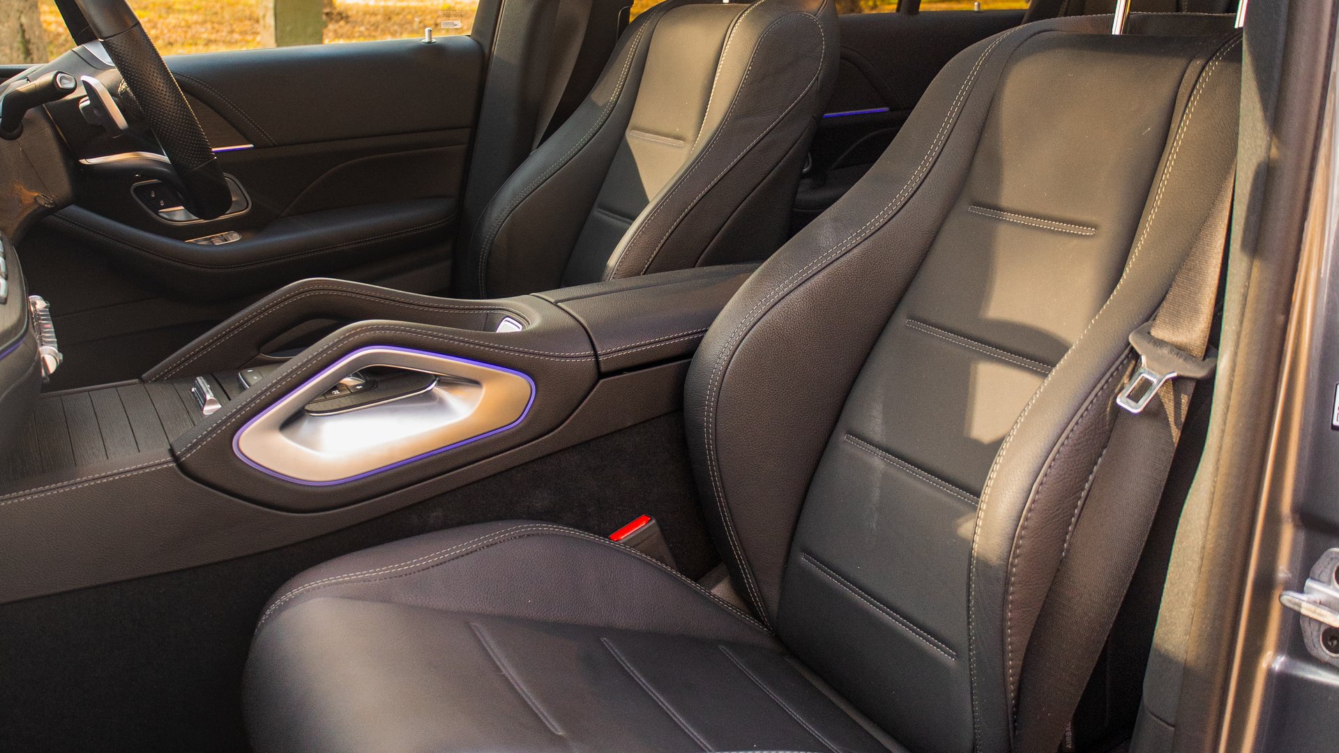 Luxurious interior of the Mercedes-Benz GLE, focusing on the plush leather seating and premium materials, perfect for exploring comfort and design in a Mercedes-Benz GLE review.