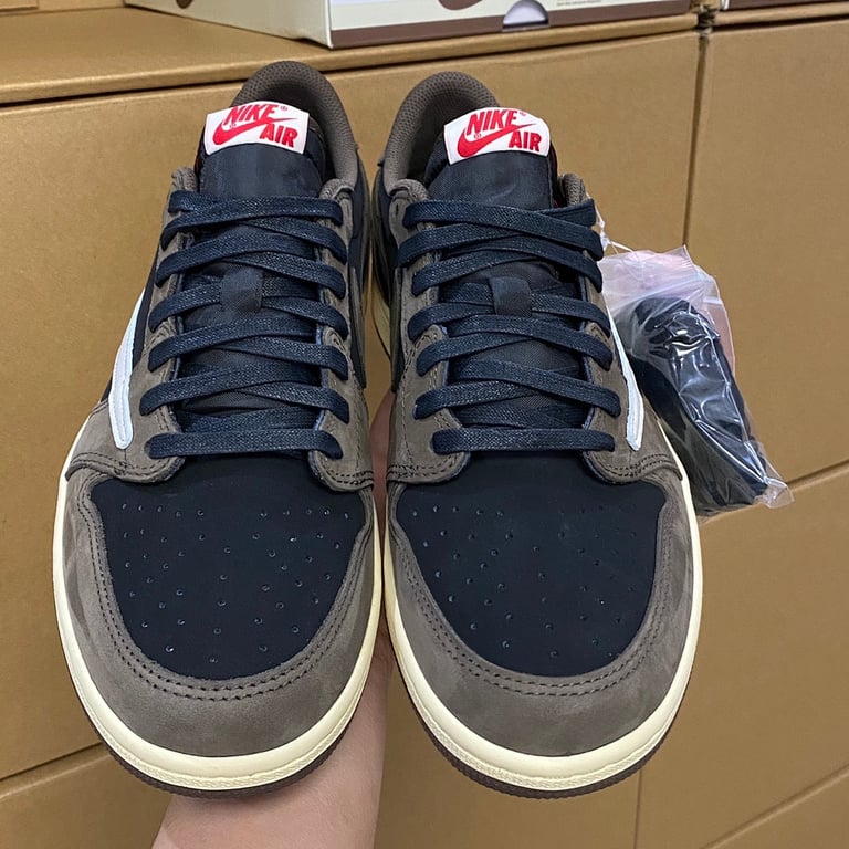 Travis Scott x Air Jordan 1 Low OG Mocha - 2