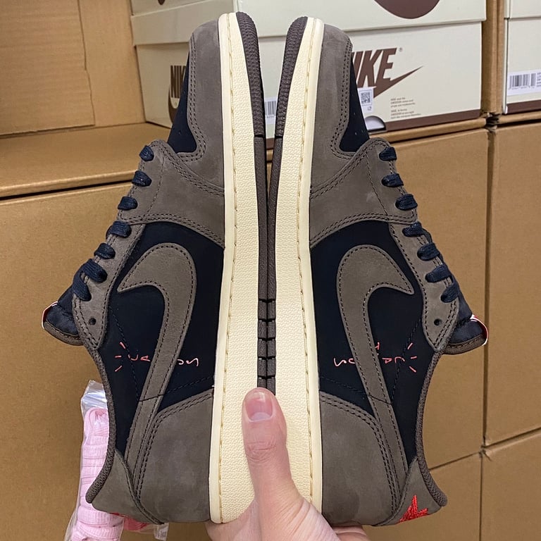 Travis Scott x Air Jordan 1 Low OG Mocha - 3