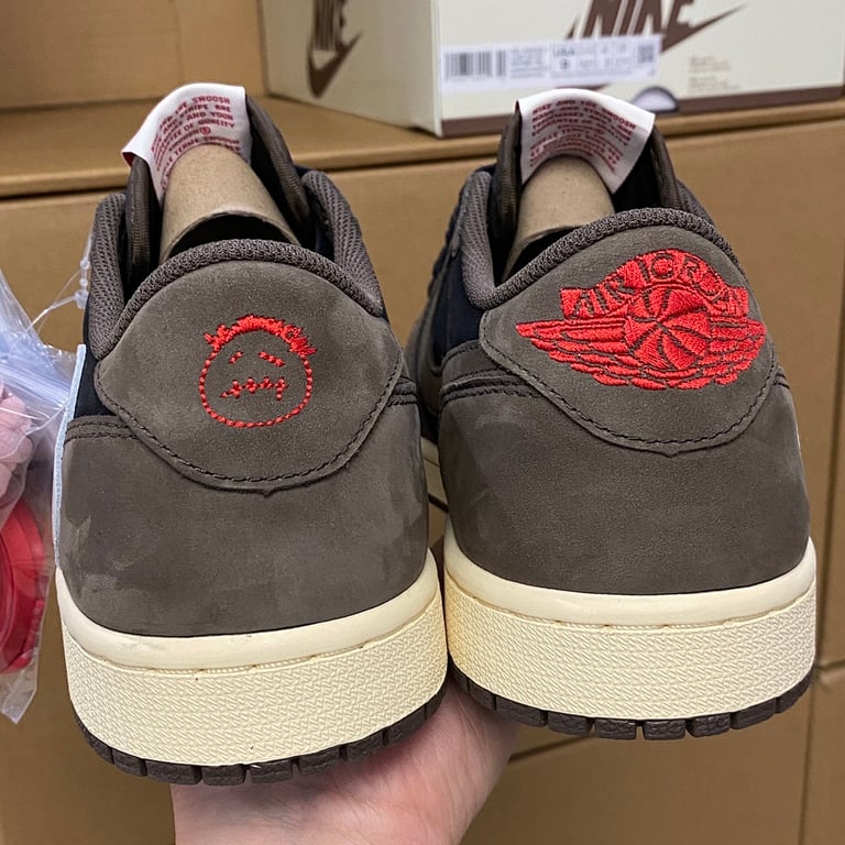 Travis Scott x Air Jordan 1 Low OG Mocha - 4