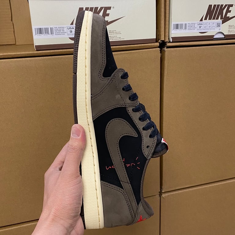 Travis Scott x Air Jordan 1 Low OG Mocha - 7