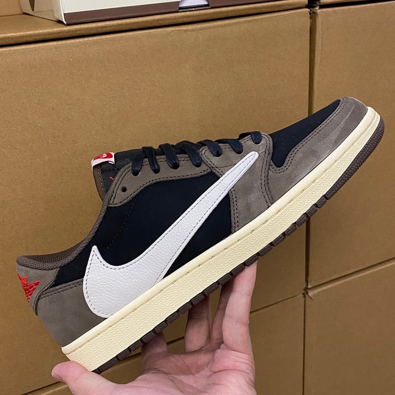 Travis Scott x Air Jordan 1 Low OG Mocha - 8