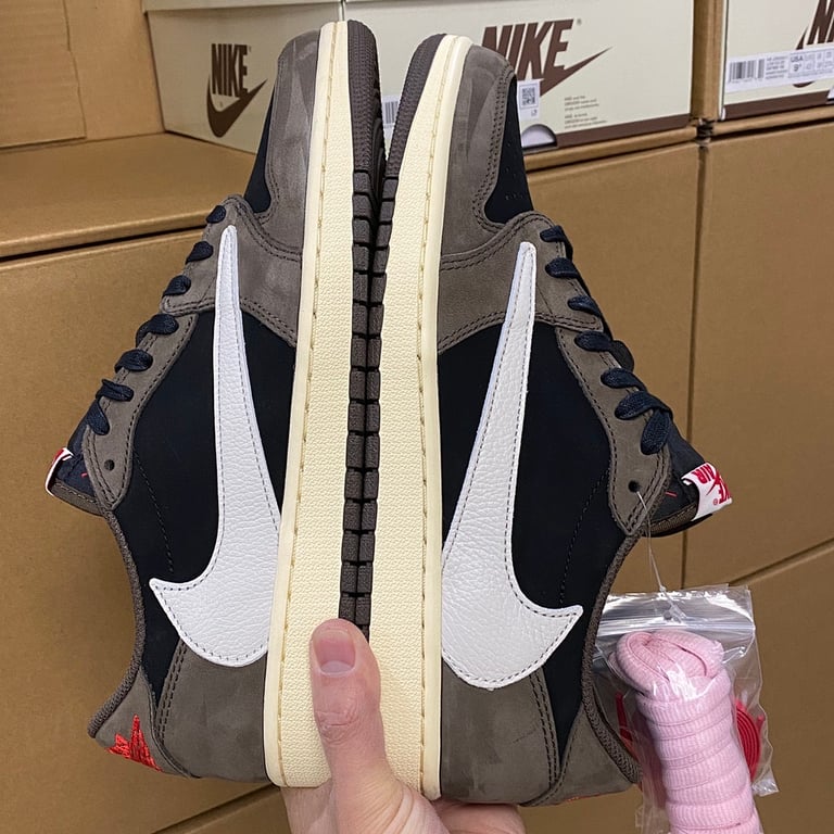 Travis Scott x Air Jordan 1 Low OG Mocha - 10