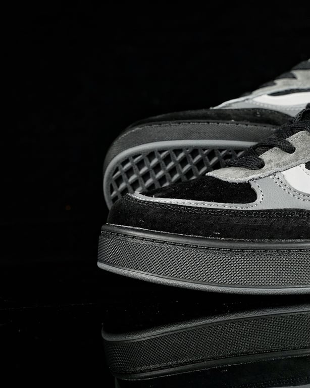 Vans Knu Skool Black Grey White - 2