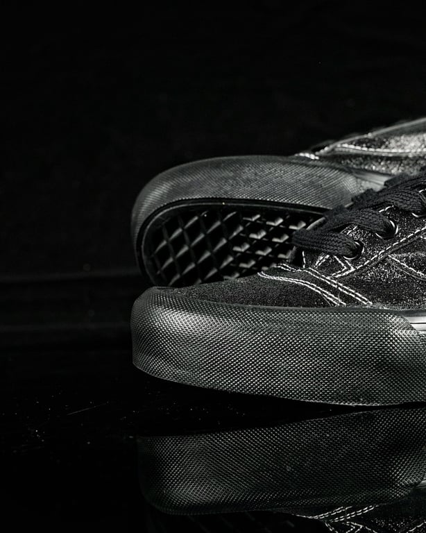 Vans Knu Skool Pearlescent Black - 2