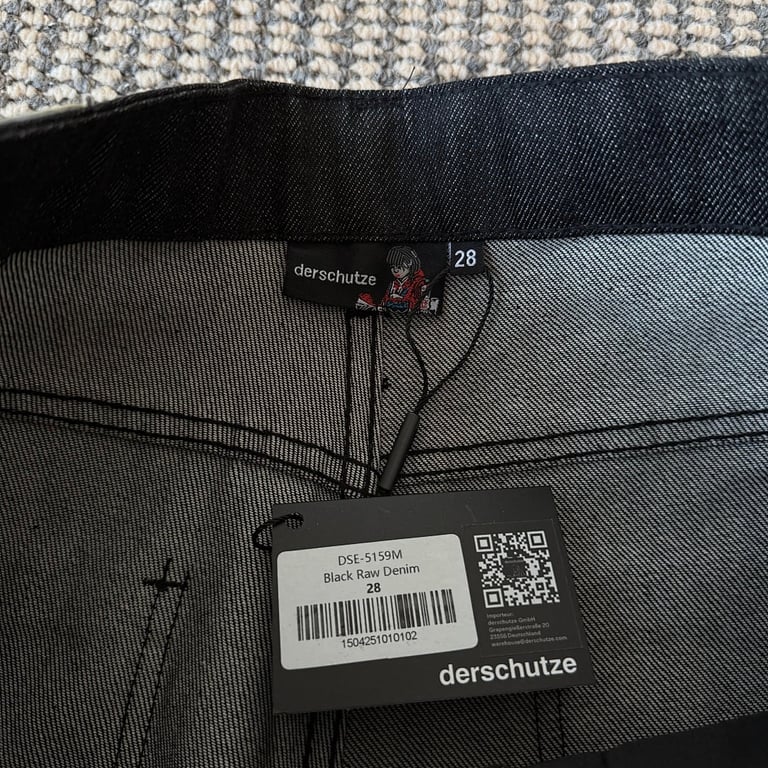 Derschutze Koi Embroidery Black Raw Denim Shorts - 12