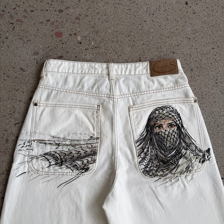 Derschutze Embroidered Denim Shorts Off White - 18