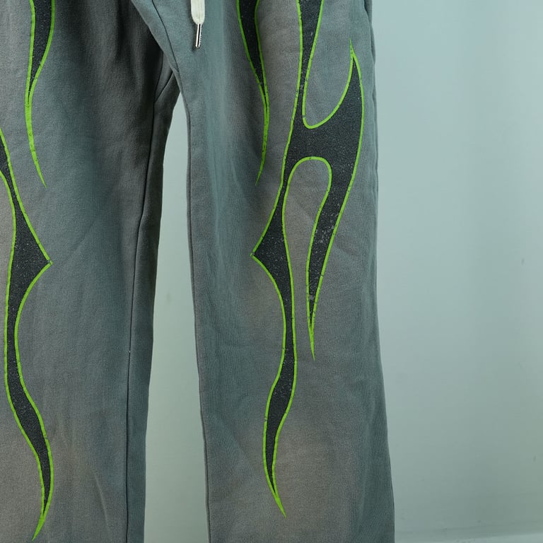 Hellstar Future Flames Sweatpants Grey/Green - 10