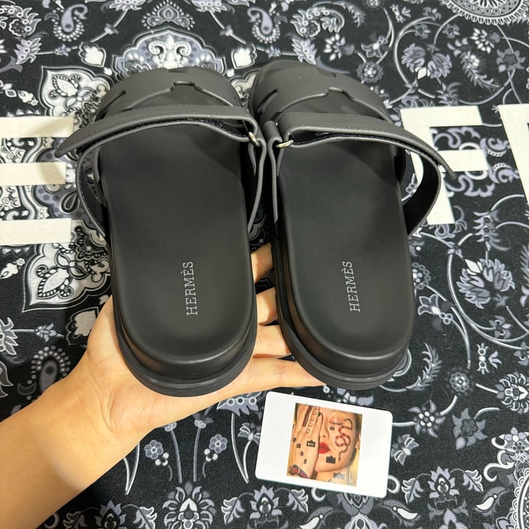 Hermès Chypre Sandals Black - 3